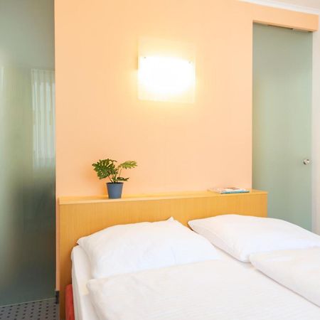 Achat Hotel Зул Екстериор снимка