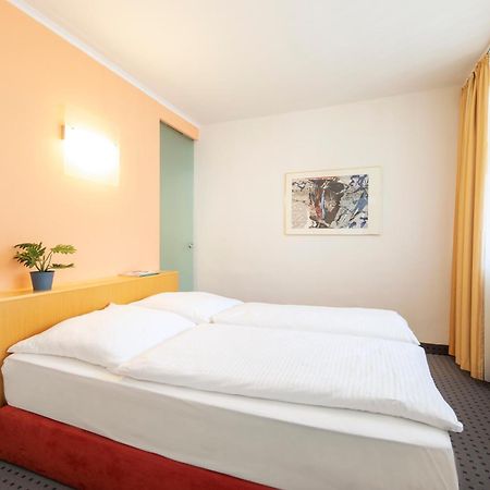 Achat Hotel Зул Екстериор снимка