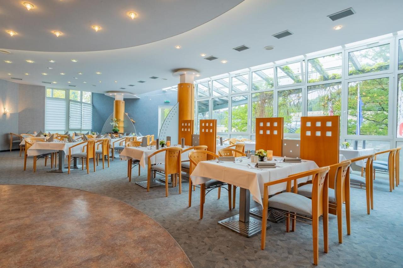 Achat Hotel Зул Екстериор снимка