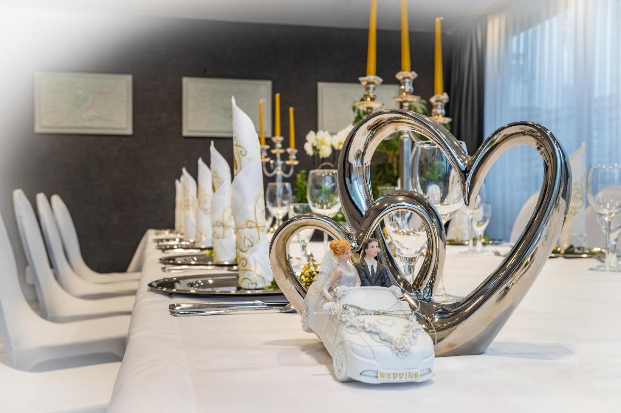 Achat Hotel Зул Екстериор снимка