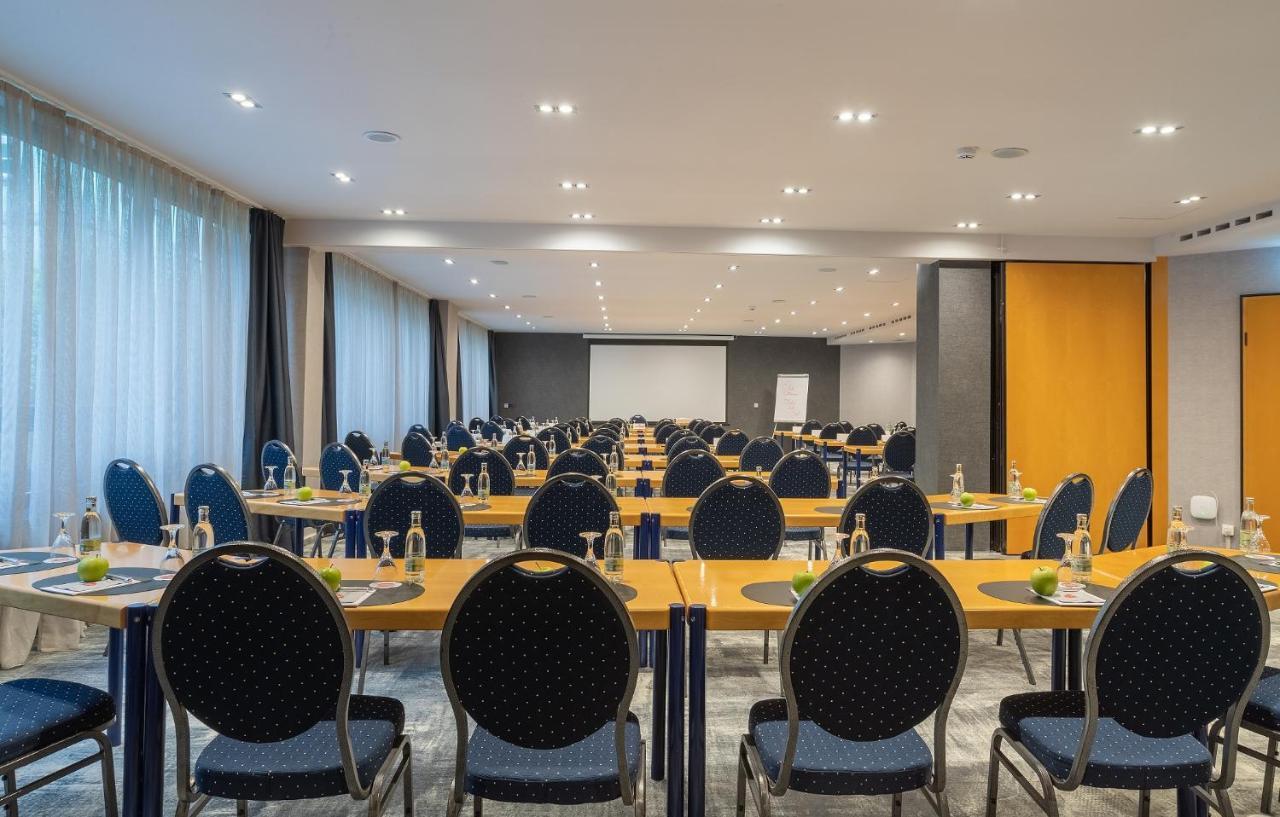 Achat Hotel Зул Екстериор снимка