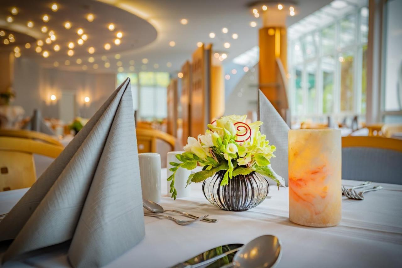Achat Hotel Зул Екстериор снимка