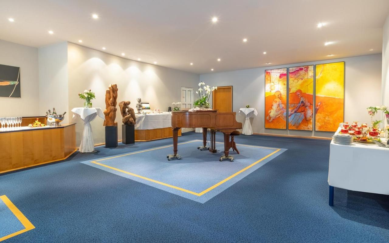 Achat Hotel Зул Екстериор снимка