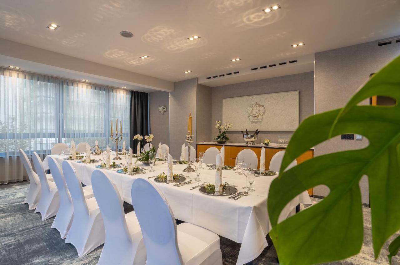 Achat Hotel Зул Екстериор снимка