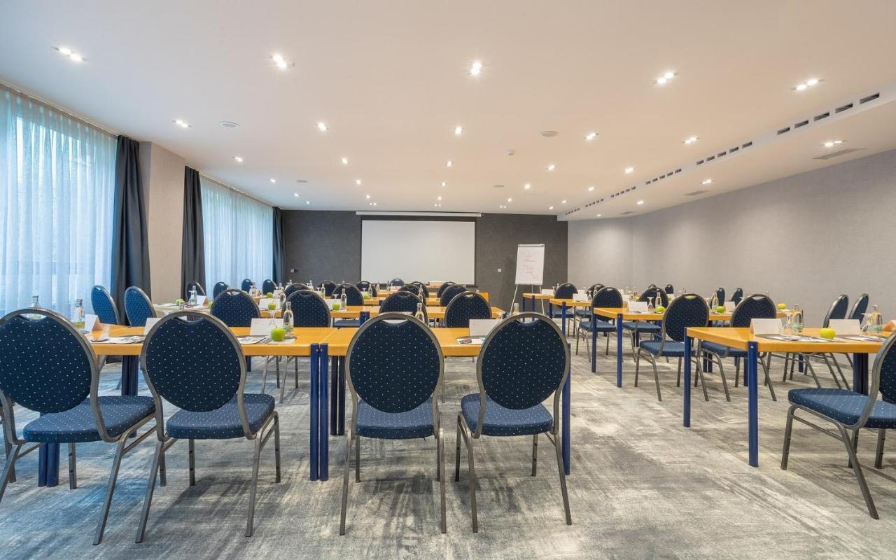 Achat Hotel Зул Екстериор снимка