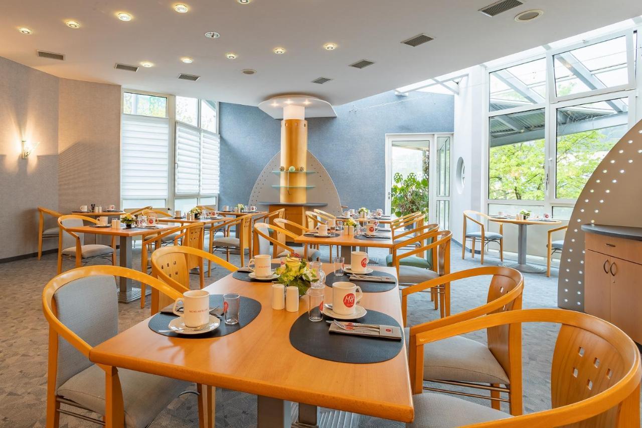 Achat Hotel Зул Екстериор снимка