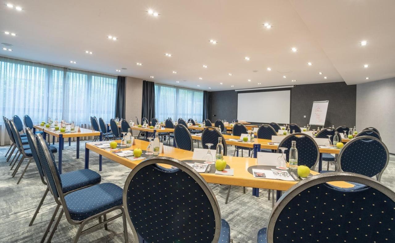 Achat Hotel Зул Екстериор снимка