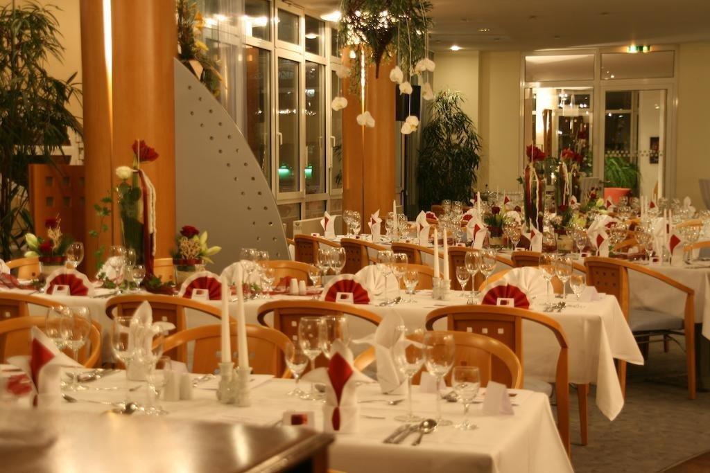 Achat Hotel Зул Екстериор снимка