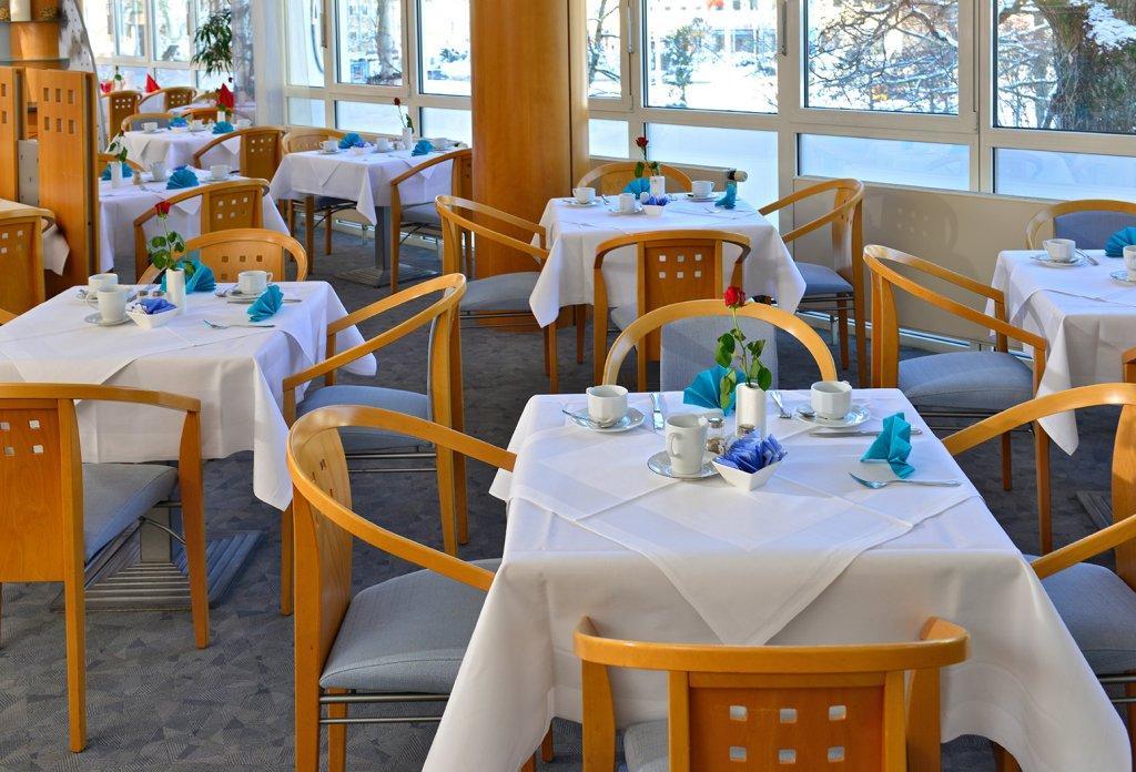 Achat Hotel Зул Екстериор снимка