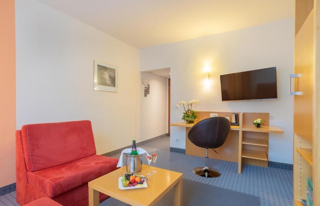 Achat Hotel Зул Екстериор снимка