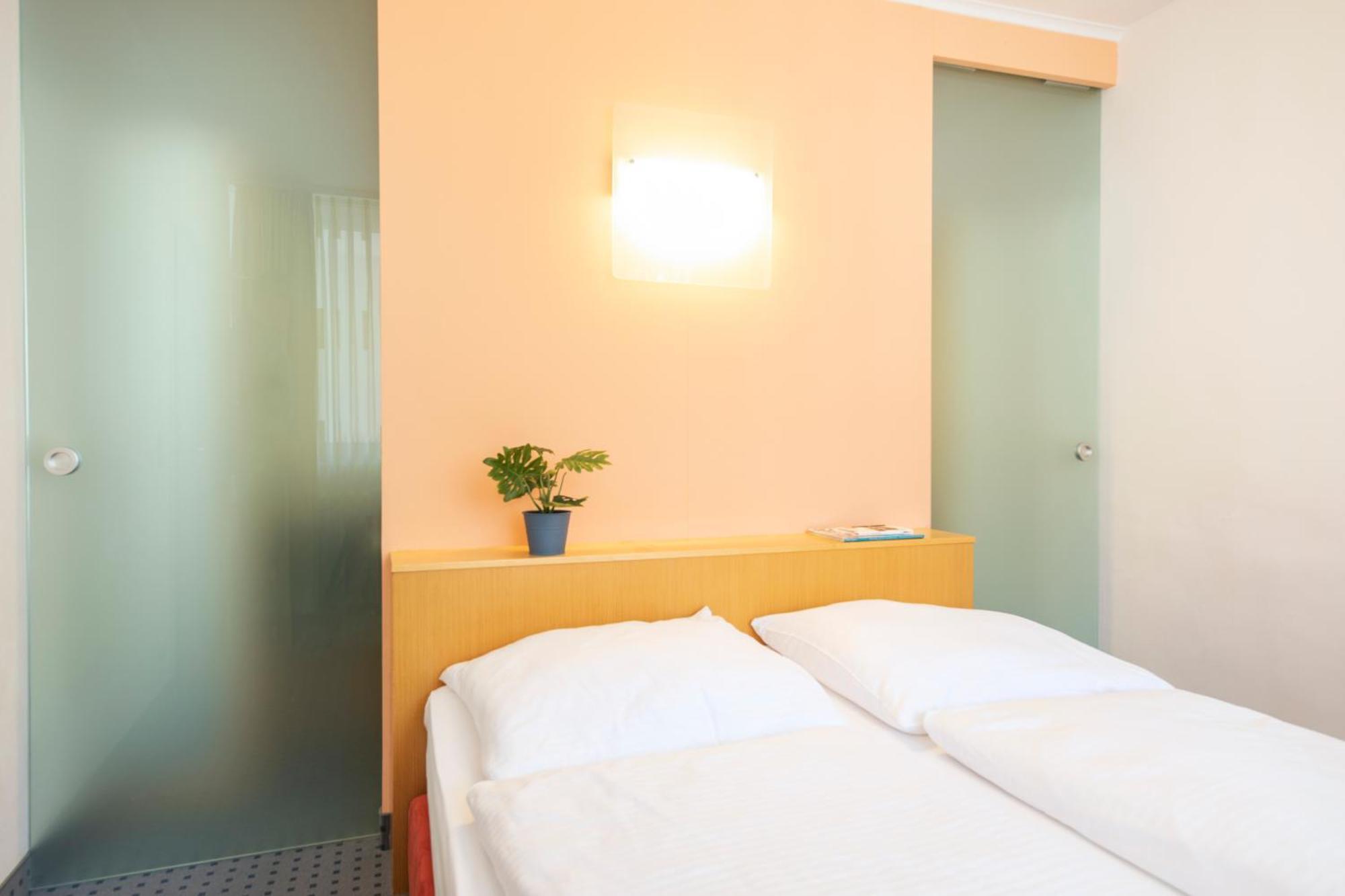 Achat Hotel Зул Екстериор снимка