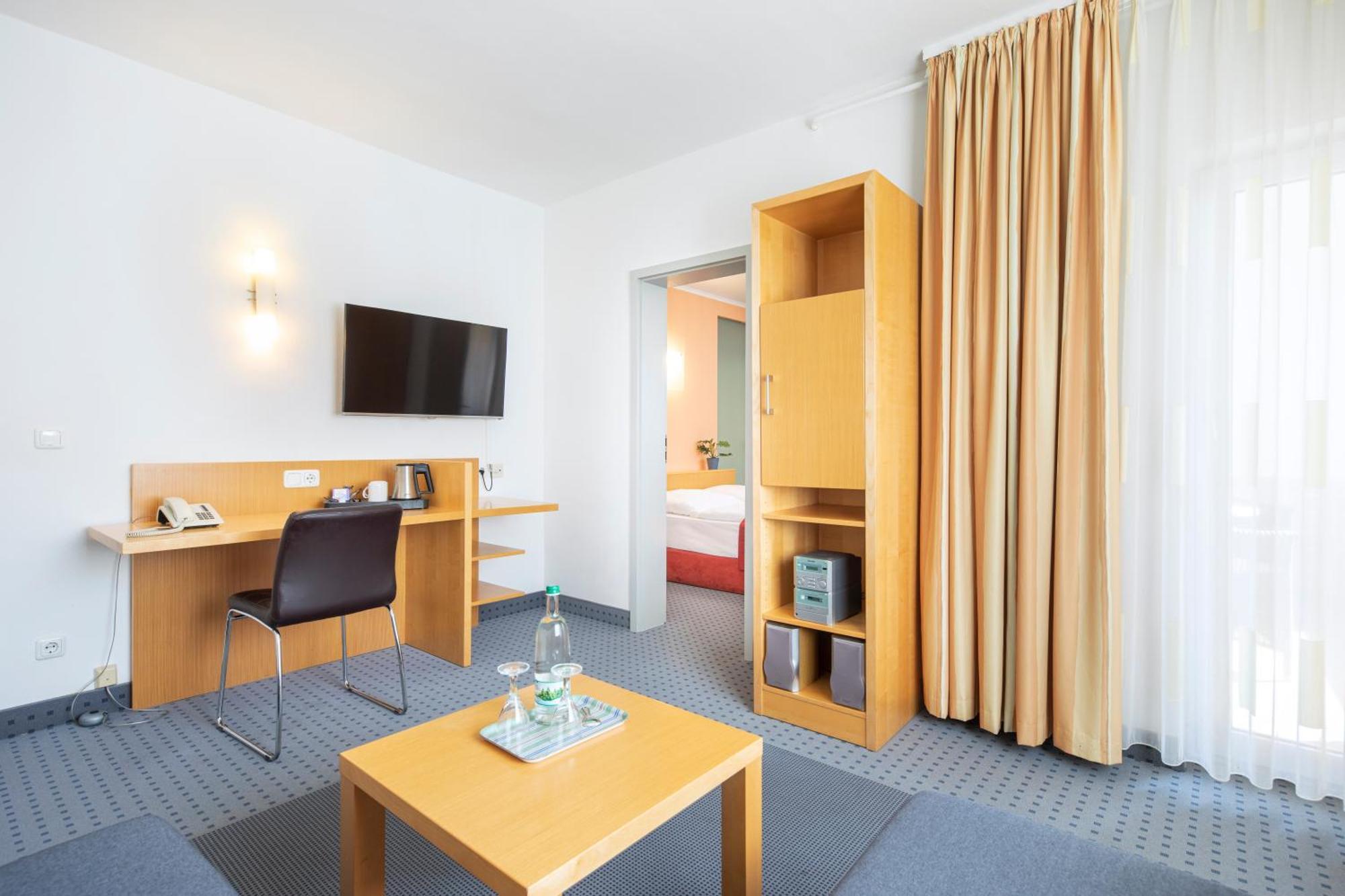 Achat Hotel Зул Екстериор снимка