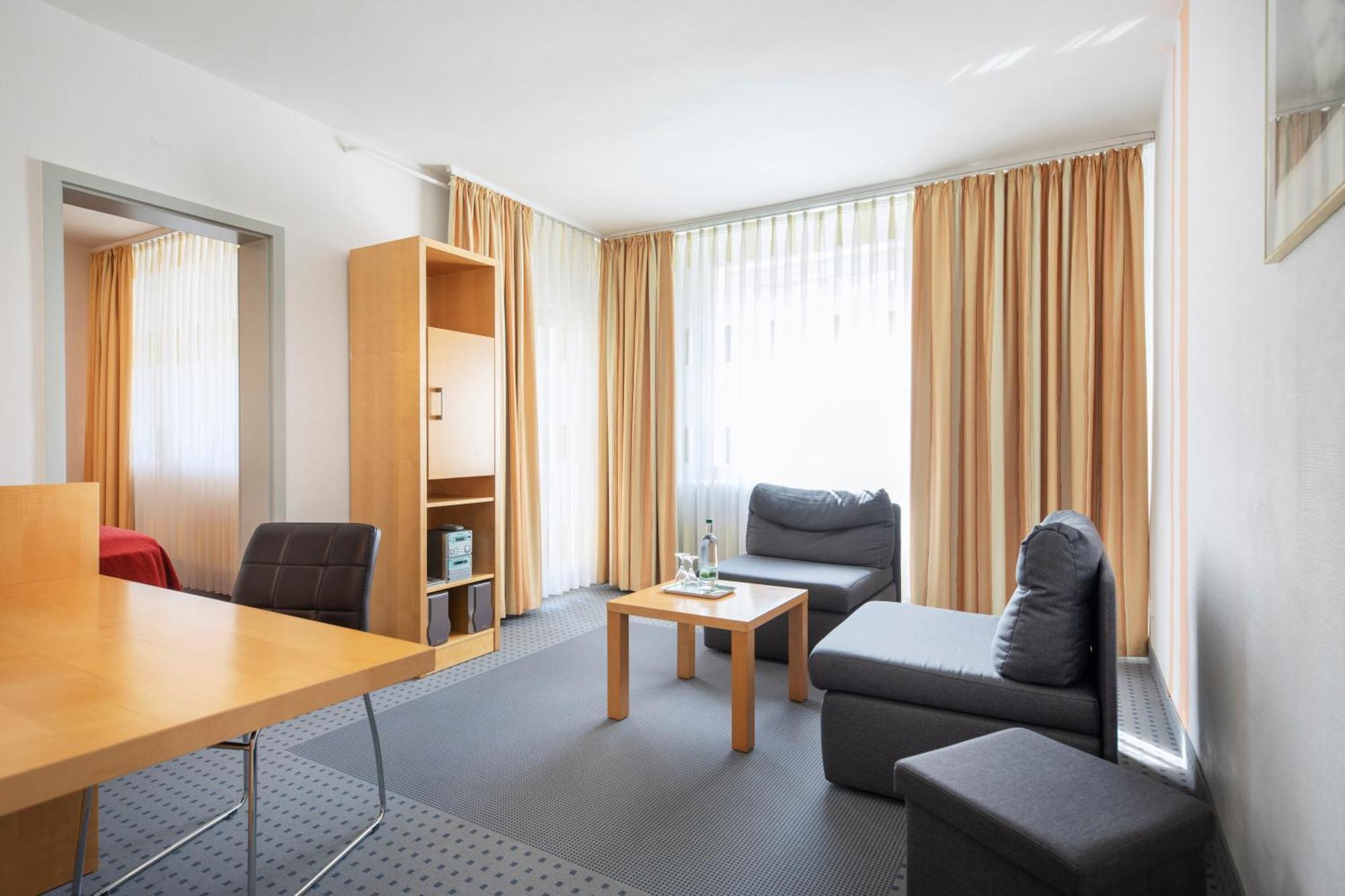 Achat Hotel Зул Екстериор снимка