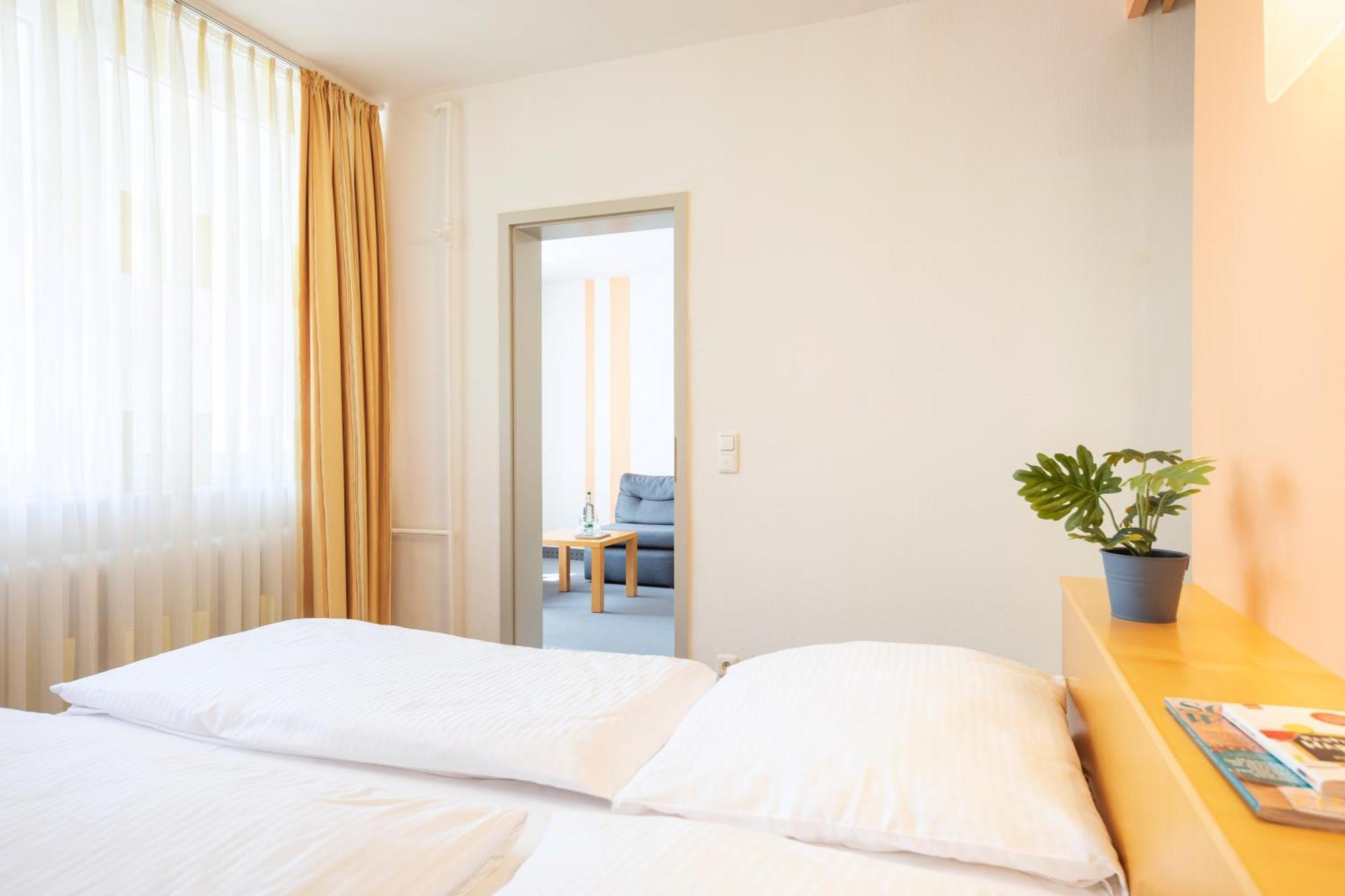 Achat Hotel Зул Екстериор снимка