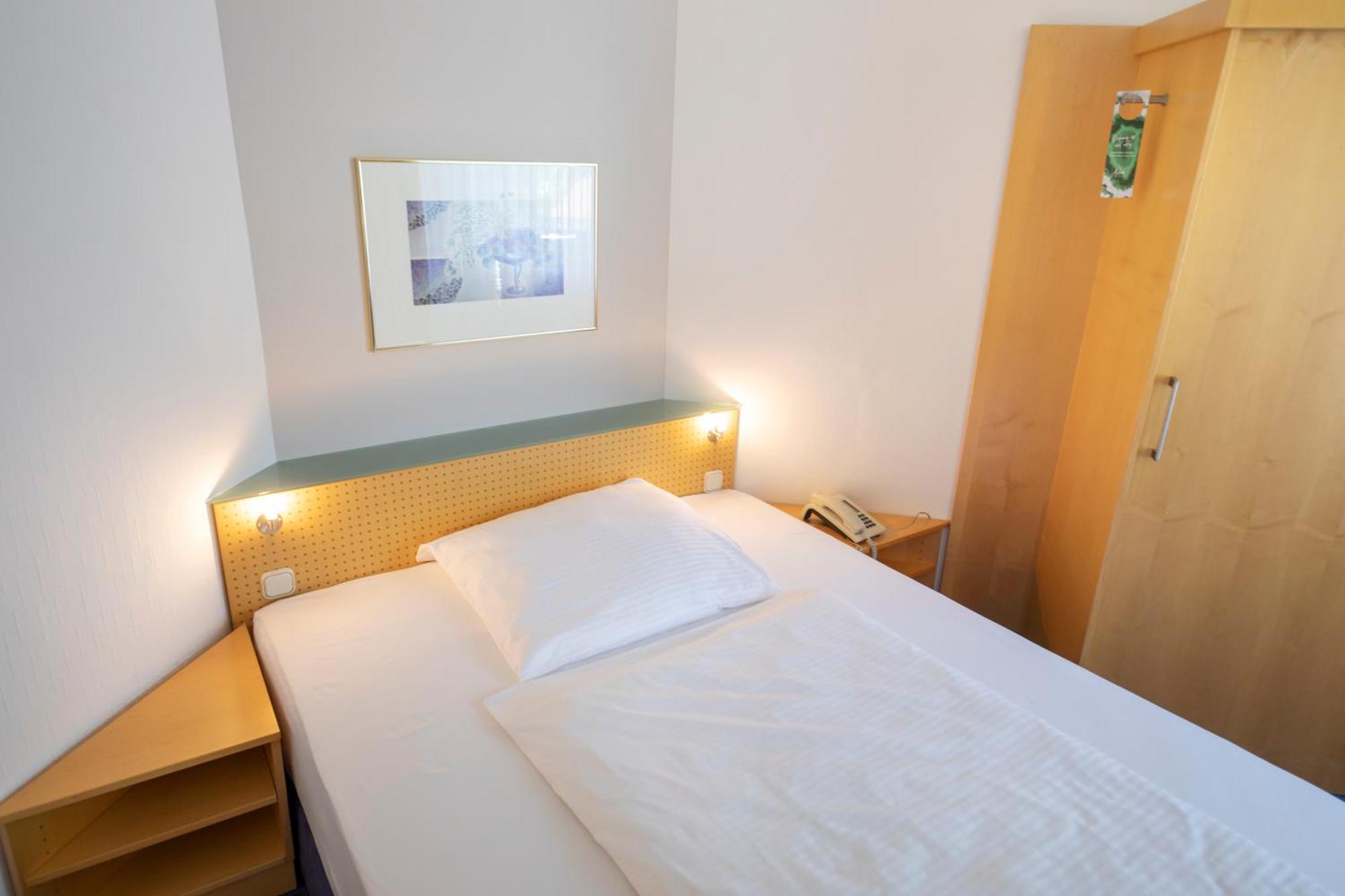 Achat Hotel Зул Екстериор снимка