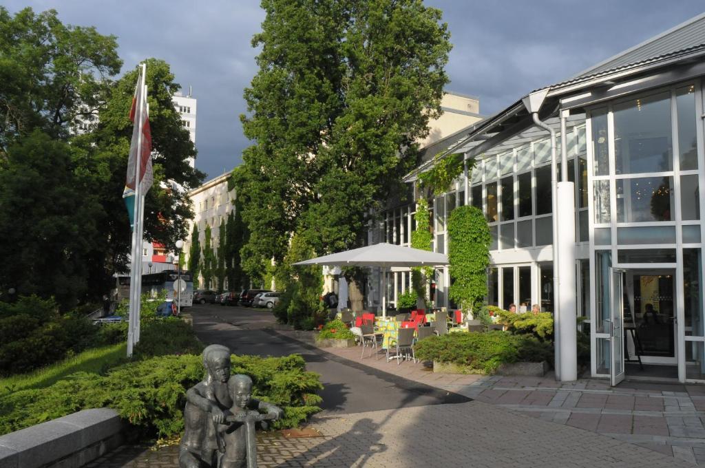 Achat Hotel Зул Екстериор снимка